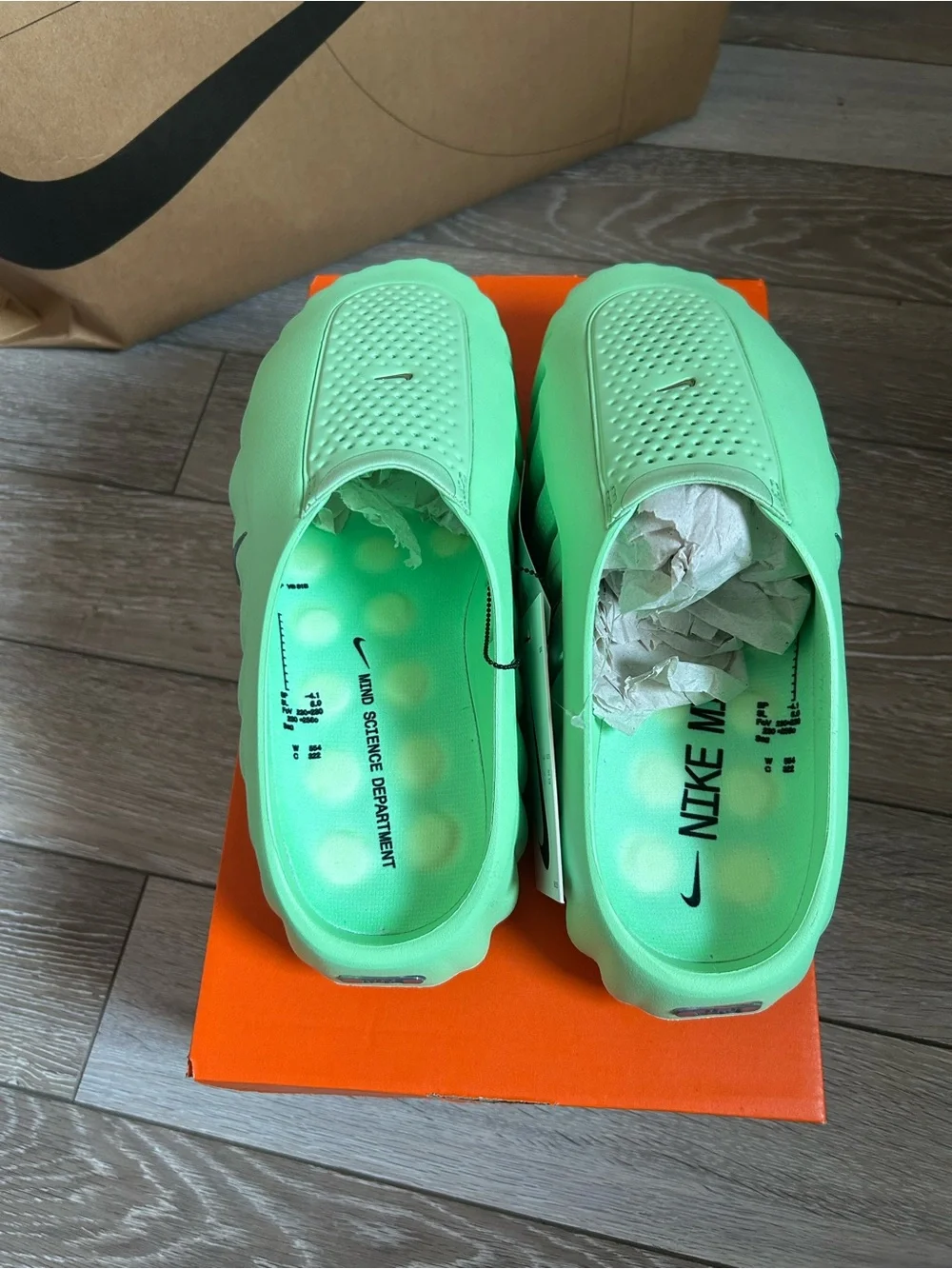 Nike lightweight cucumber